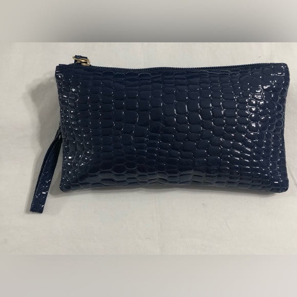 Women’s wristlet wallet brown crocodile. 4”H X 7-3/4”L - Picture 1 of 4